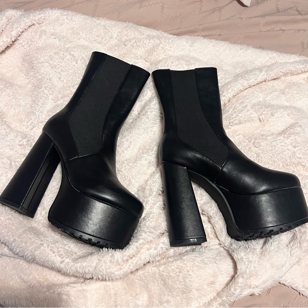 Black Raiding Platform Ankle Boots